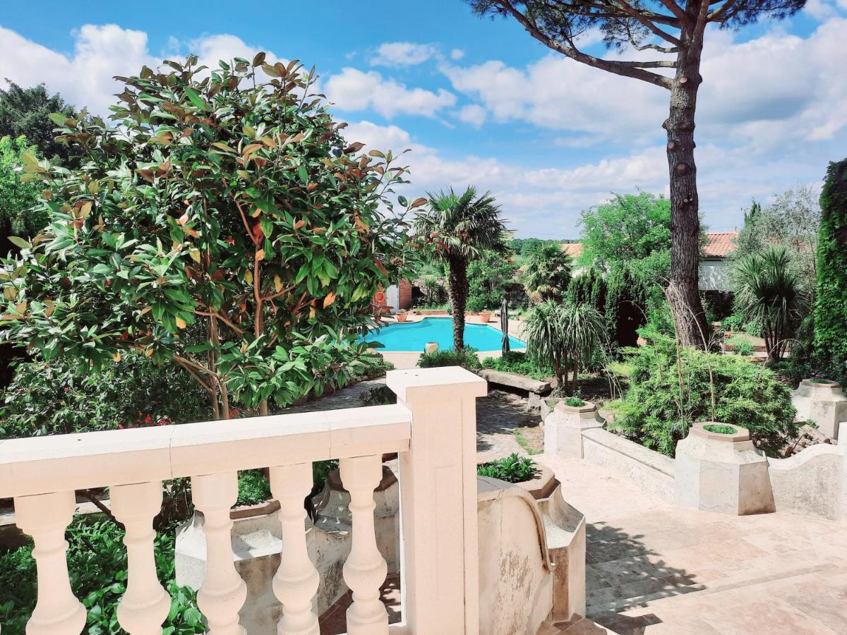 Hotel De La Barbacane Tiffauges ภายนอก รูปภาพ