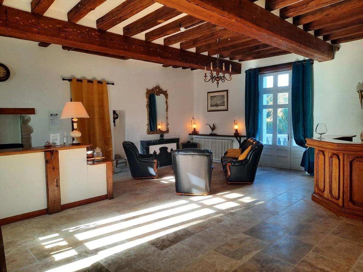 Hotel De La Barbacane Tiffauges ภายนอก รูปภาพ