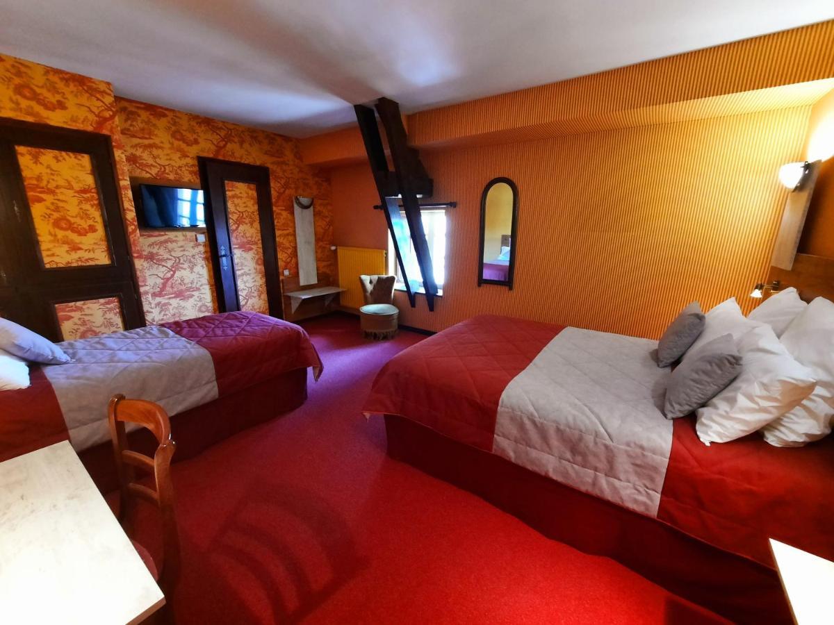 Hotel De La Barbacane Tiffauges ภายนอก รูปภาพ
