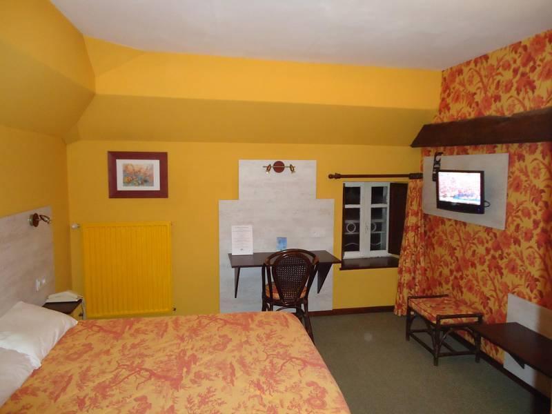 Hotel De La Barbacane Tiffauges ภายนอก รูปภาพ